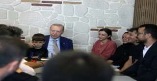 Cumhurbaşkanı Erdoğan, Üsküdar'da esnafı ziyaret etti