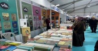 Bu yıl ilki düzenlenen “Üsküdar Kaymakamlığı Kitap Fuarı” okurlarla buluştu